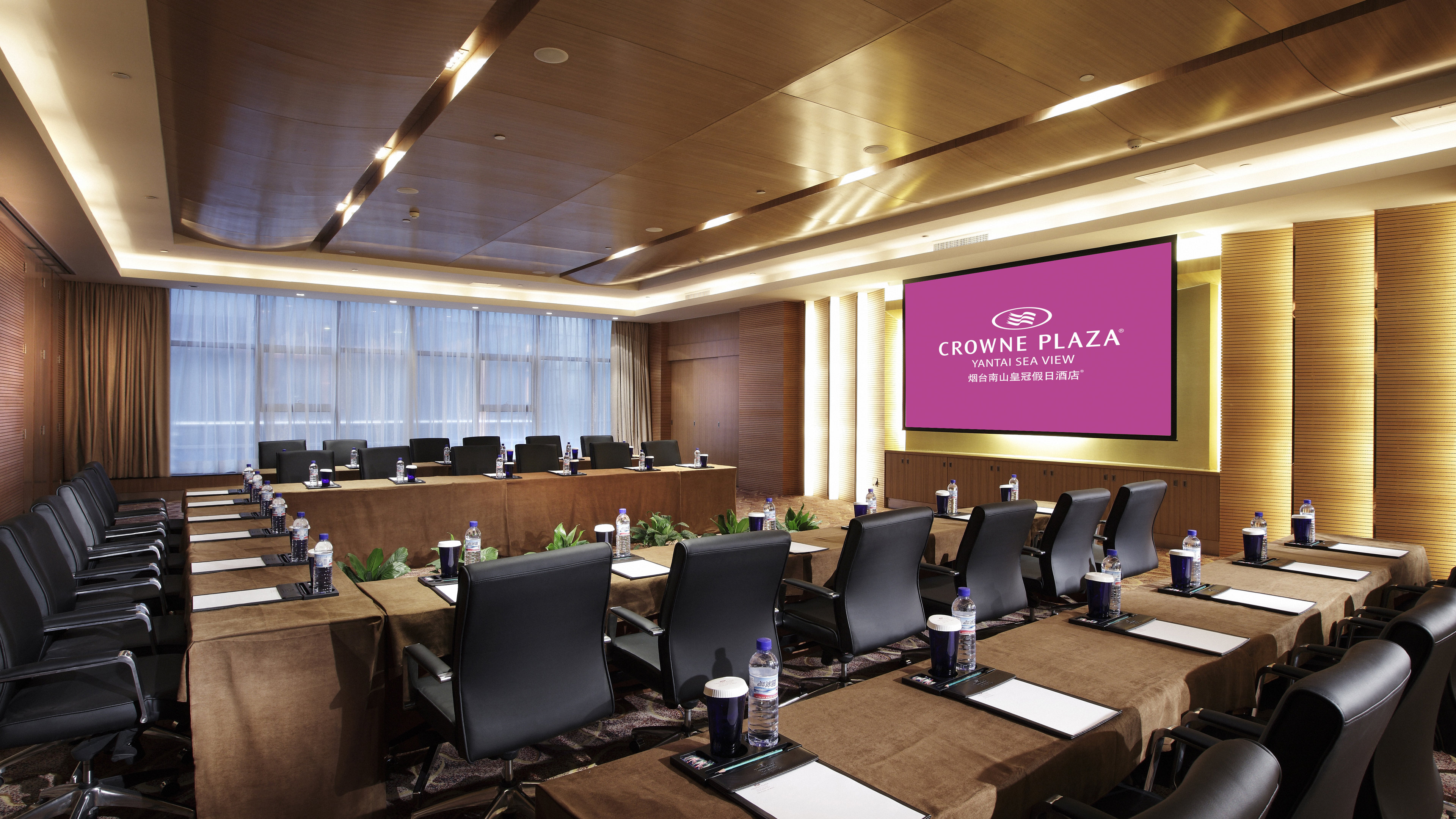 Crowne Plaza Yantai Seaview 68/82