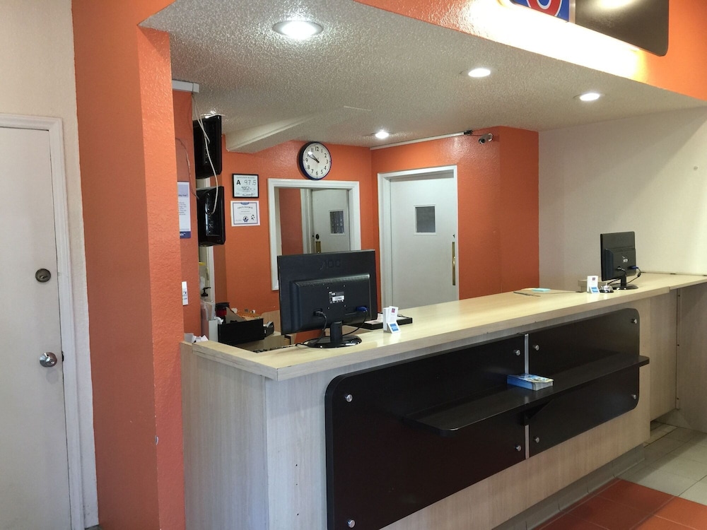 Motel6 Raleigh, NC Cary 6/54