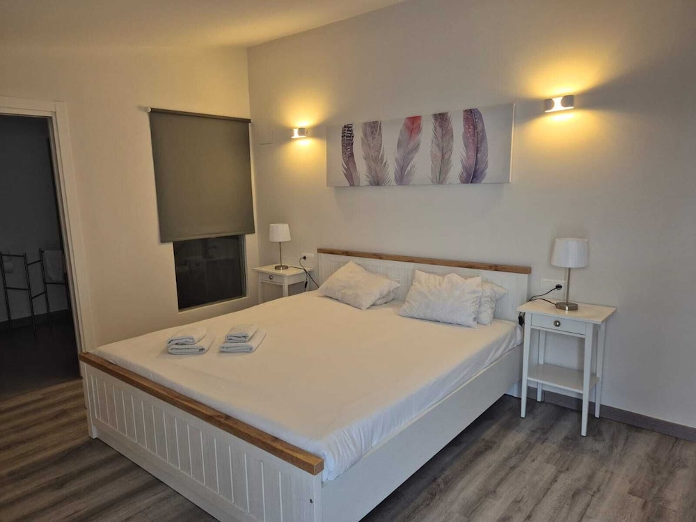 ECONOMY, CABIN, QUEEN BED, COURTYARD AREA