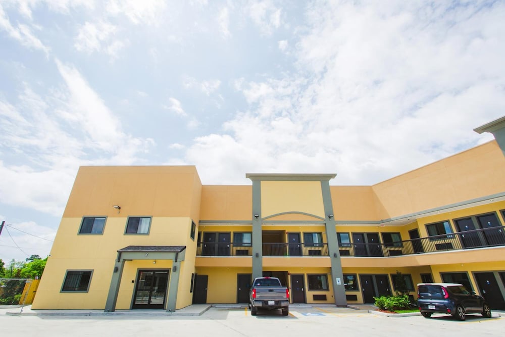Scottish Inn & Suites 2/26