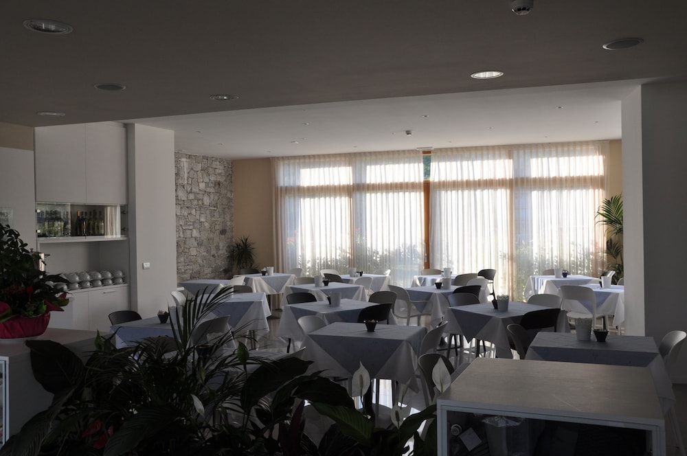 Tullio Hotel 33/47