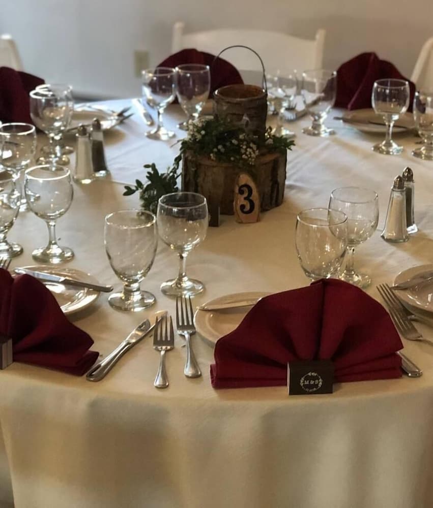 The Dowds Contry Inn and Event Center 19/50