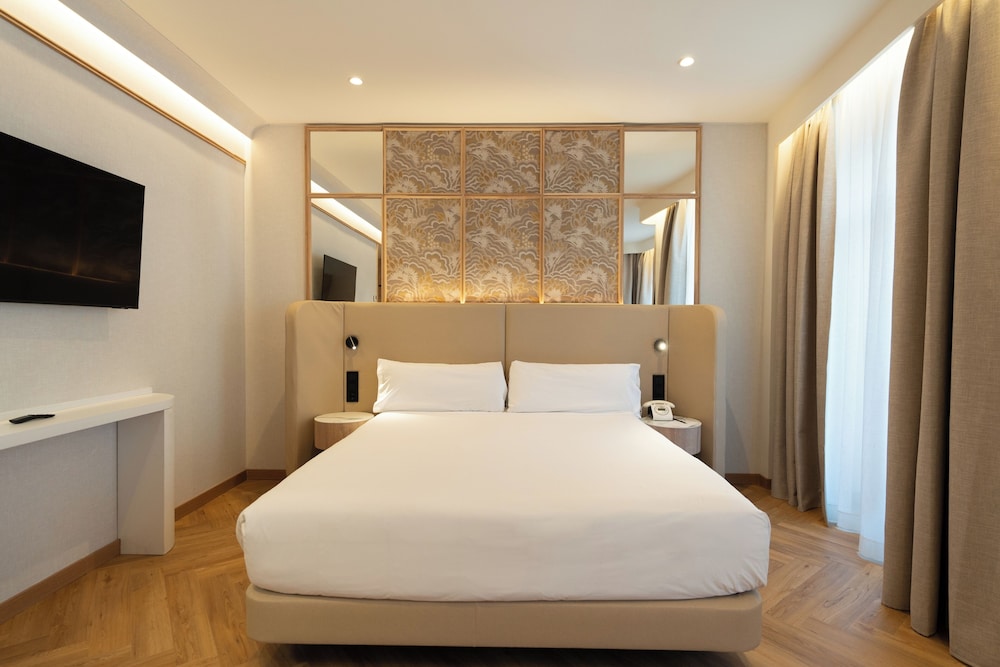 ROOM, QUADRUPLE