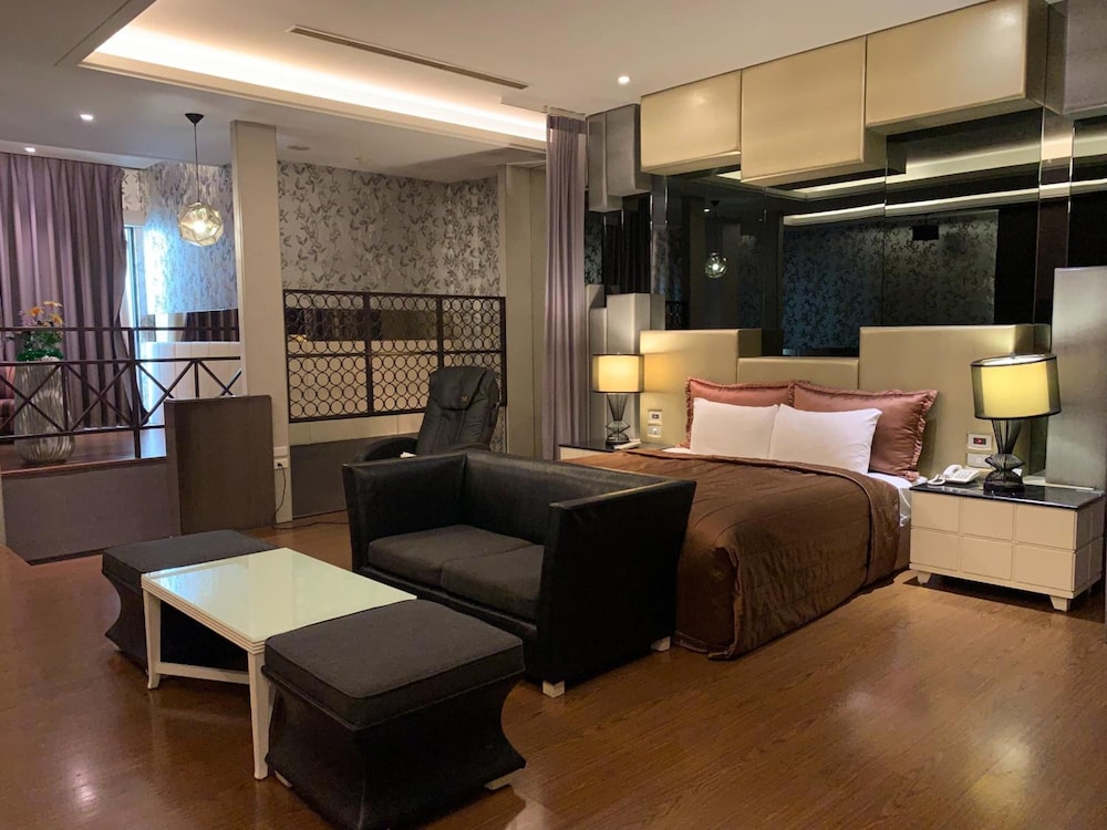 Leedon Motel 35/48