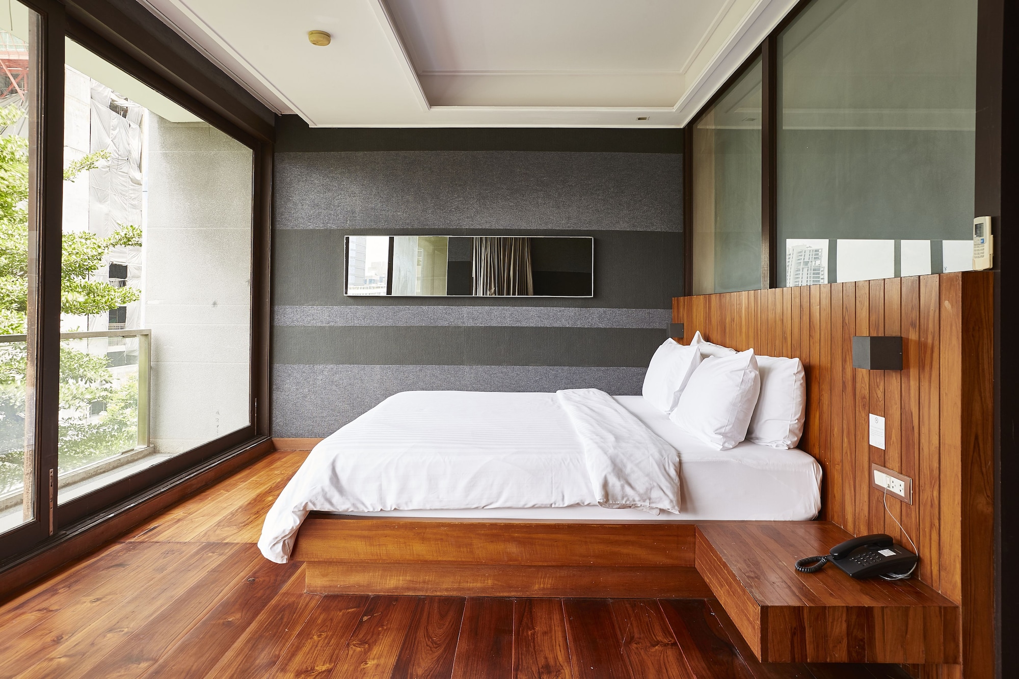 Suite, King Bed, Balcony