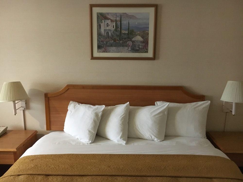 Motel6 Artesia, CA 22/41