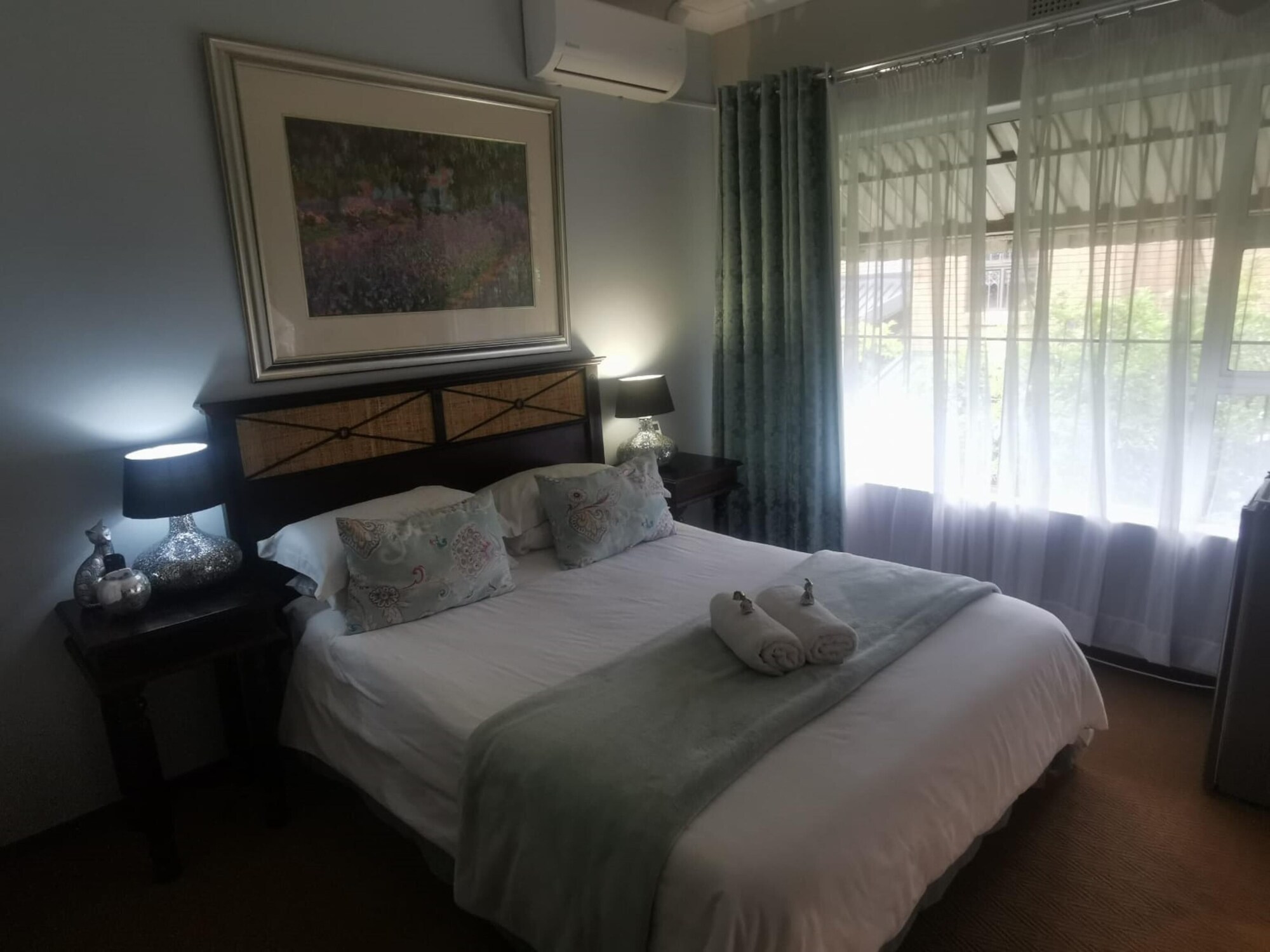 Deluxe, Queen Bed