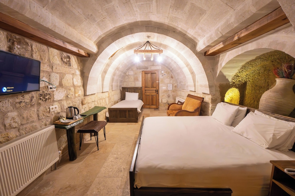 Belenus Cave Hotel 10/50