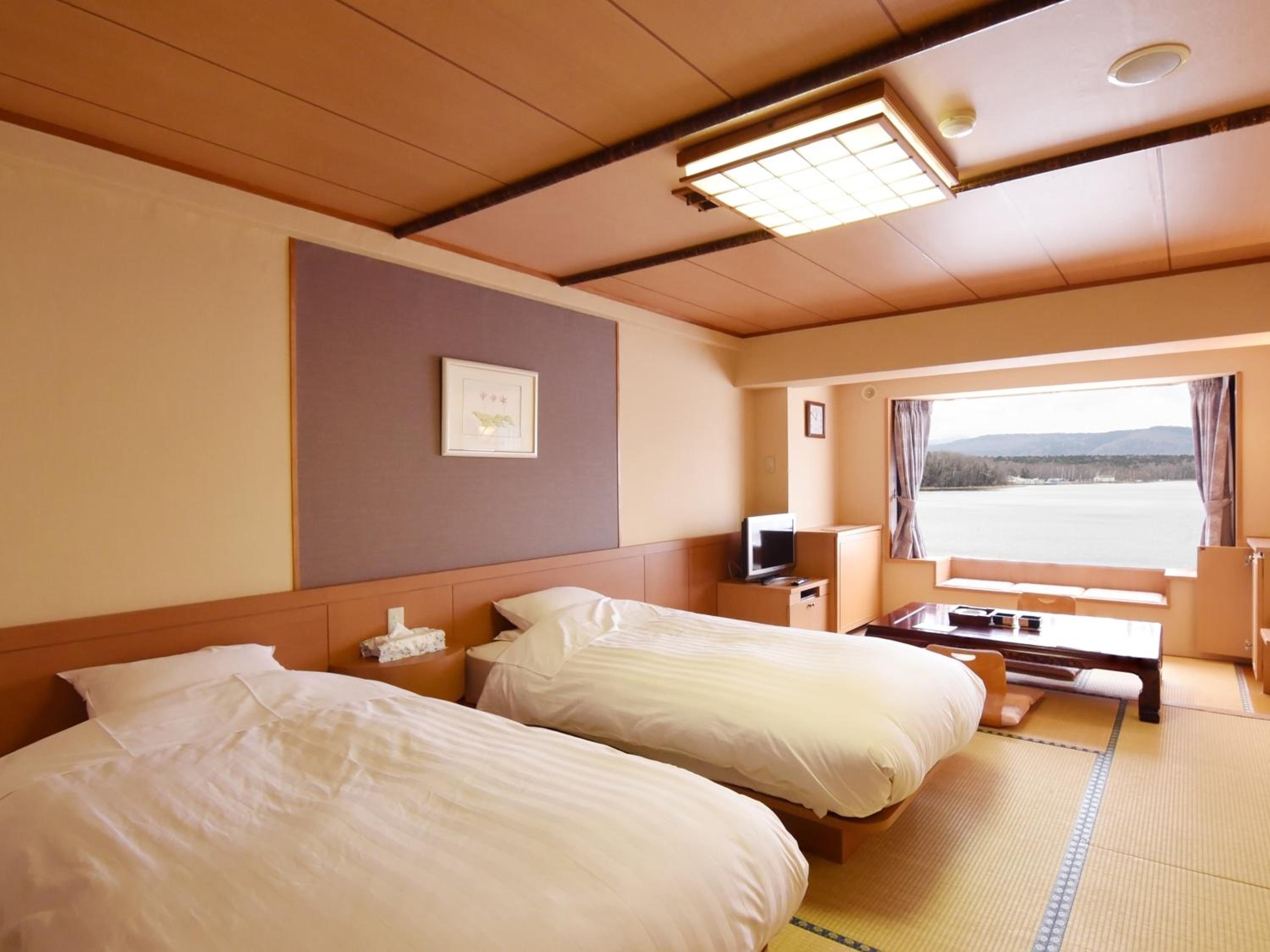 Japanese, Twin Beds