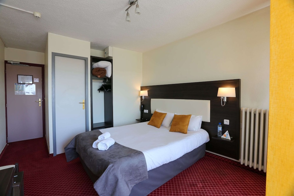 Brit Hotel Bleu Nuit 6/50