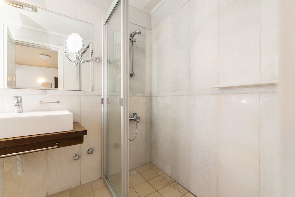 Antinea Suites and Spa 69/75