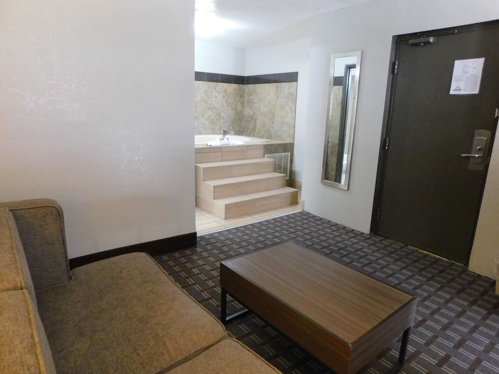 Days Inn & Suites By Wyndham Downtown Gatlinburg Parkway 40/68