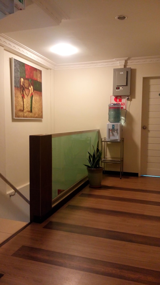 Hong Kong Hotel 17/70