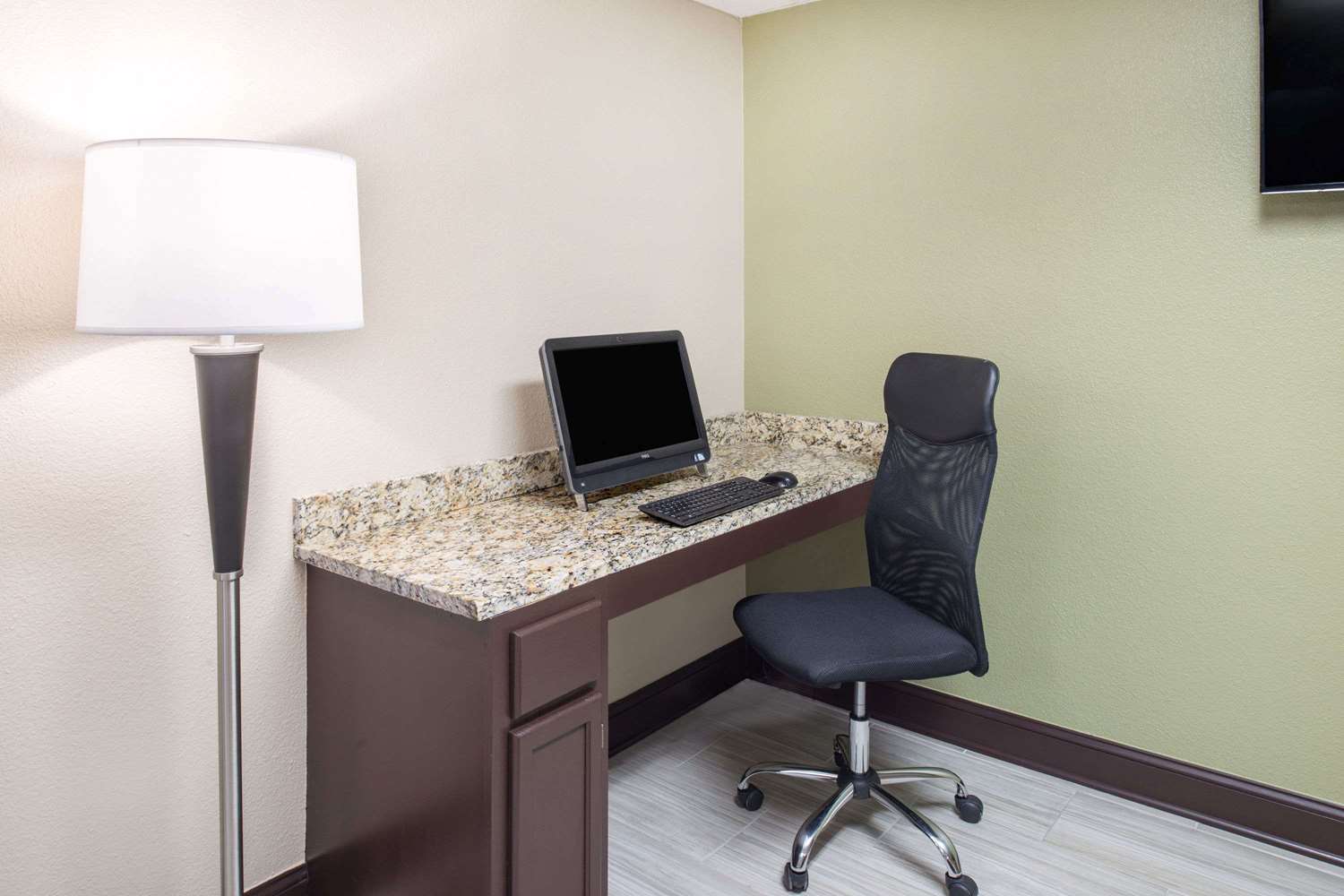 Super 8 by Wyndham Charleston/Sikeston East MO 7/10