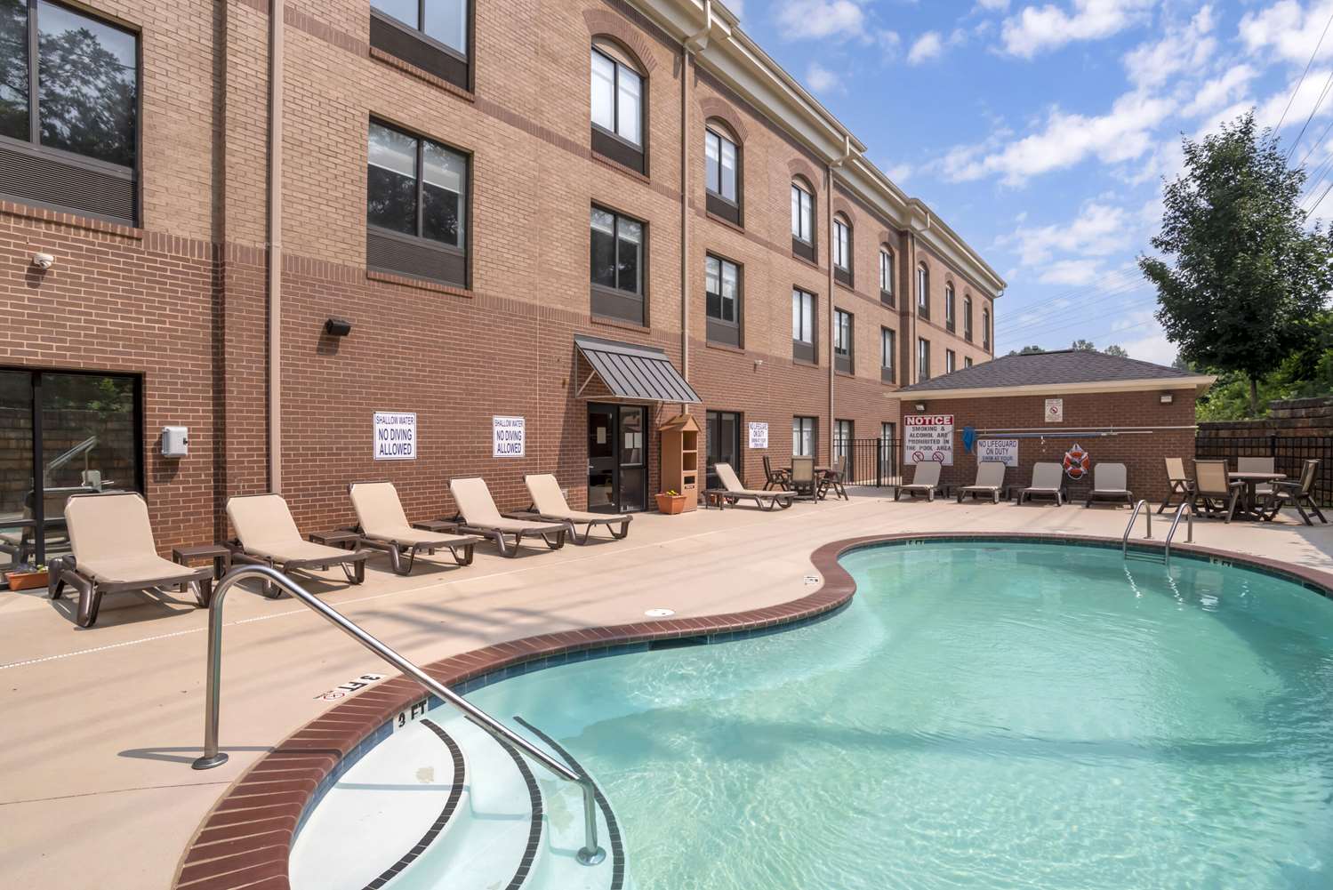 Comfort Suites At WestGate Mall 41/42
