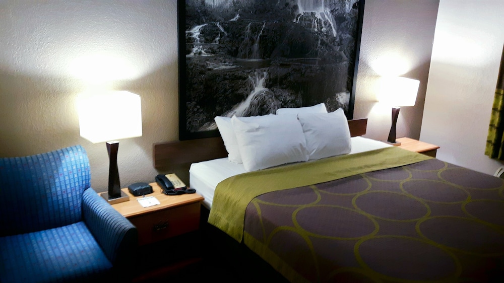 Super 8 by Wyndham Fort Chiswell Wytheville Area 7/33