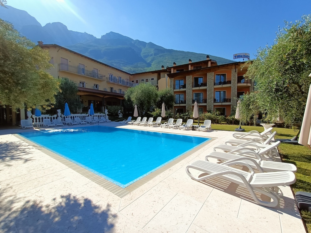 Villa Isabella Hotel & Residence 46/50