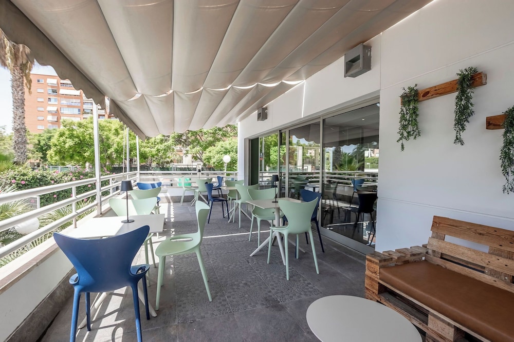Travelodge Alicante Puerto 56/82