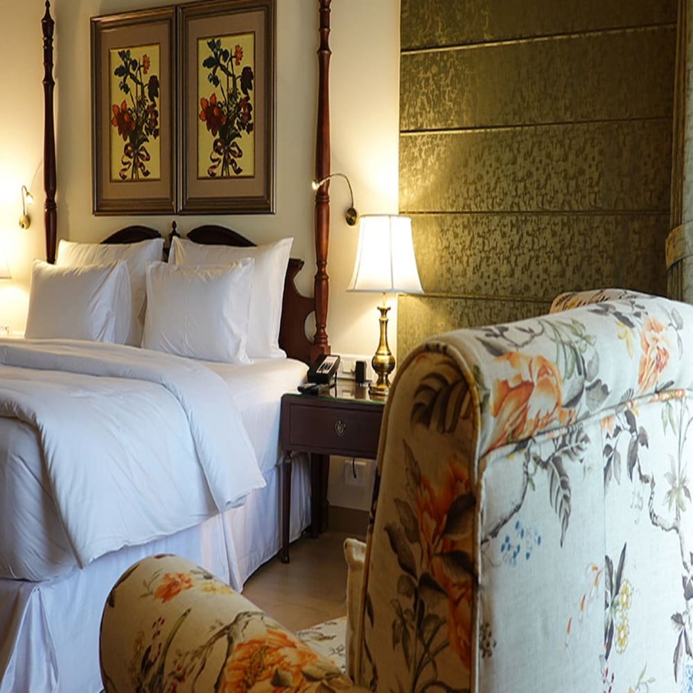 Deluxe, Suite, Double Bed, Valley View
