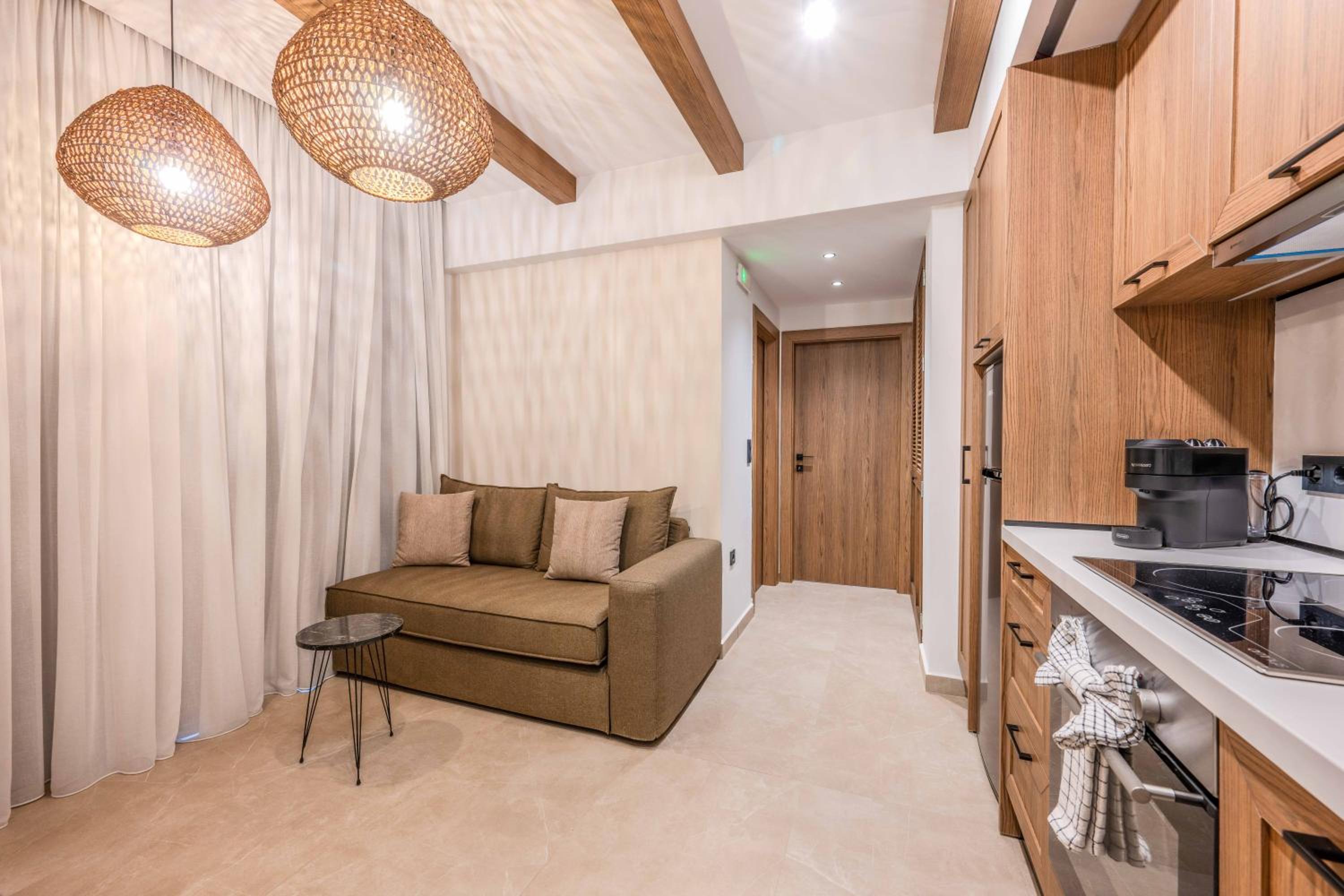 Alati Suites 28/35