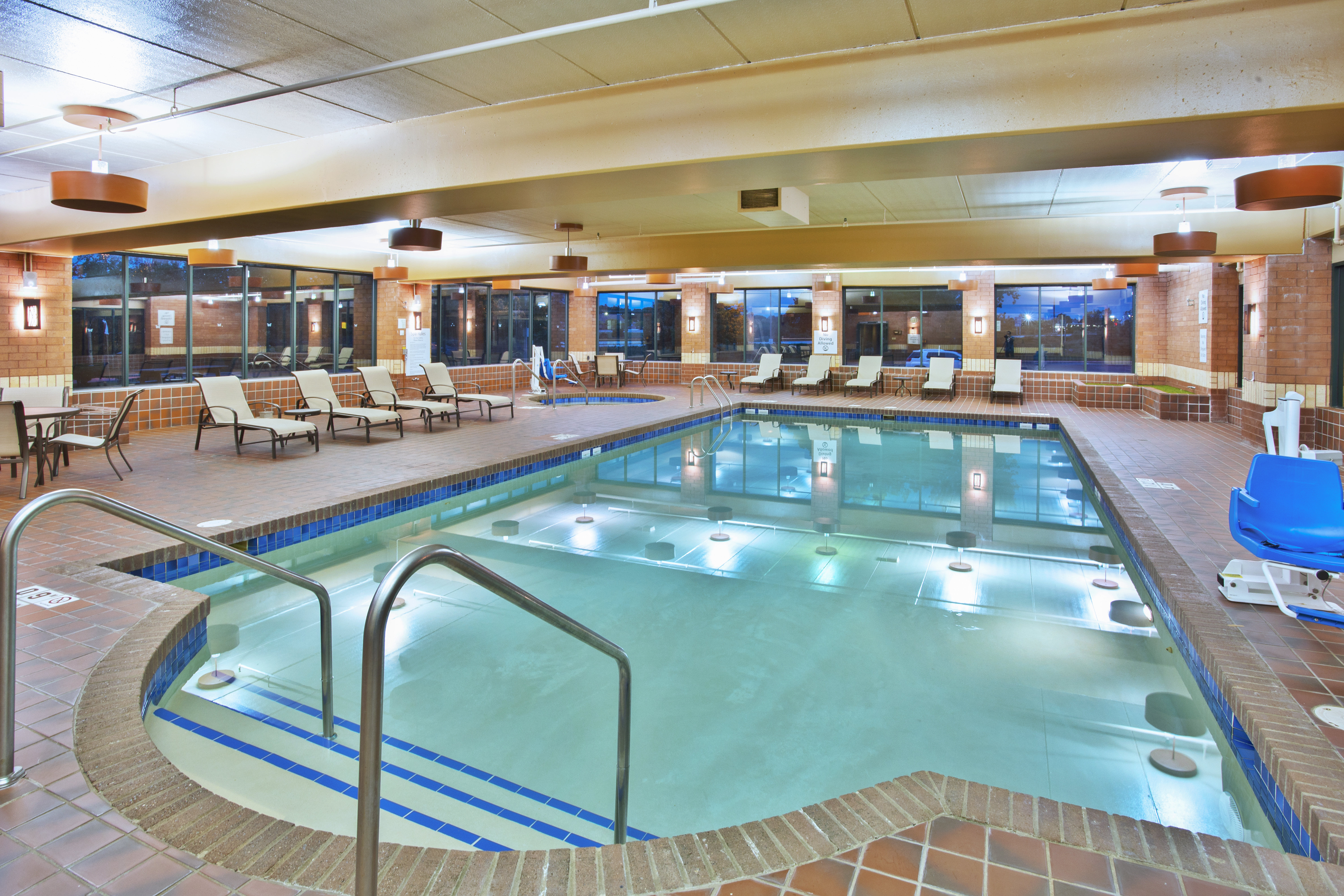 Holiday Inn Manitowoc 4/23