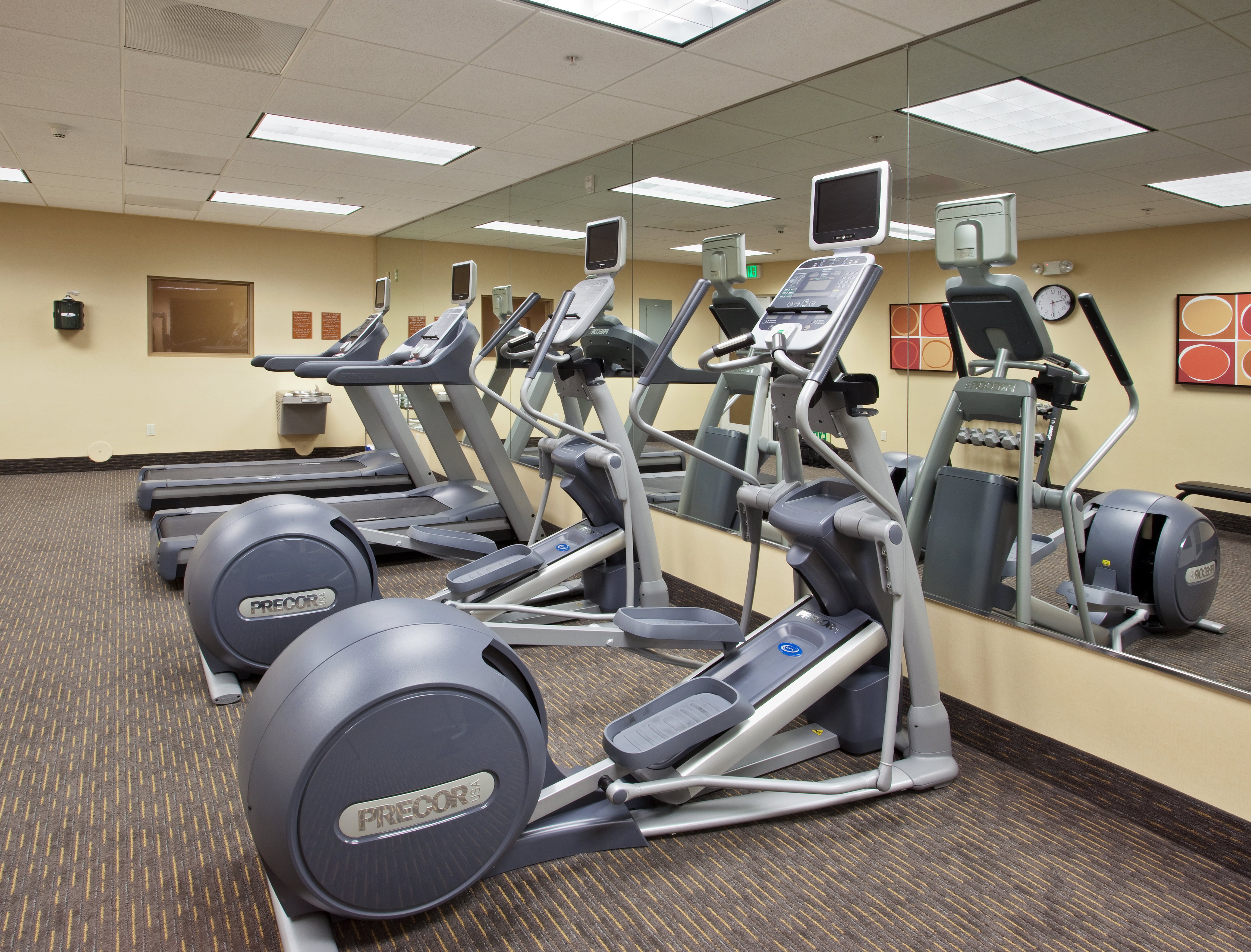 Holiday Inn Hotel Suites Oakland Airport 35/77