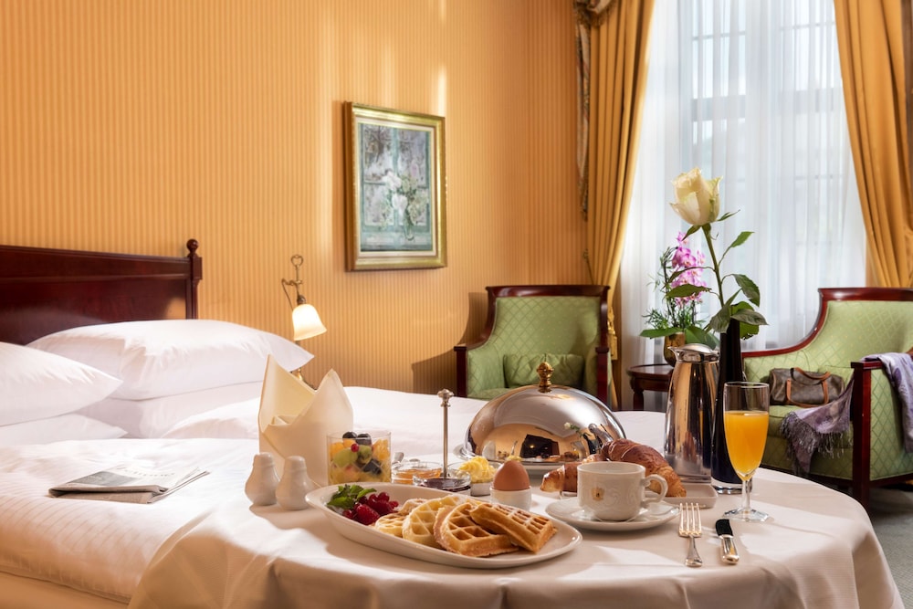 Best Western Premier Grand Hotel Russischer Hof 55/67