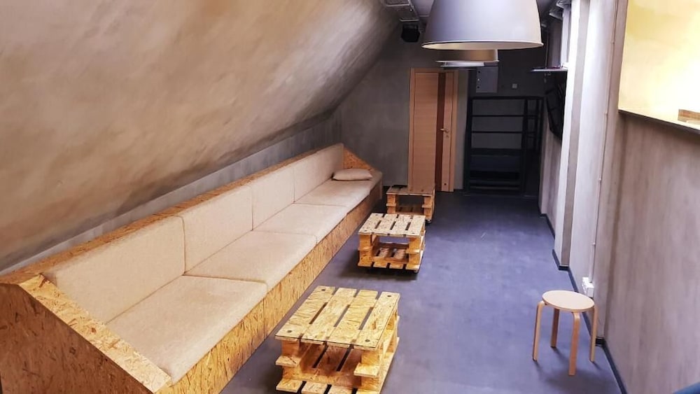 Main Square Hostel 30/40
