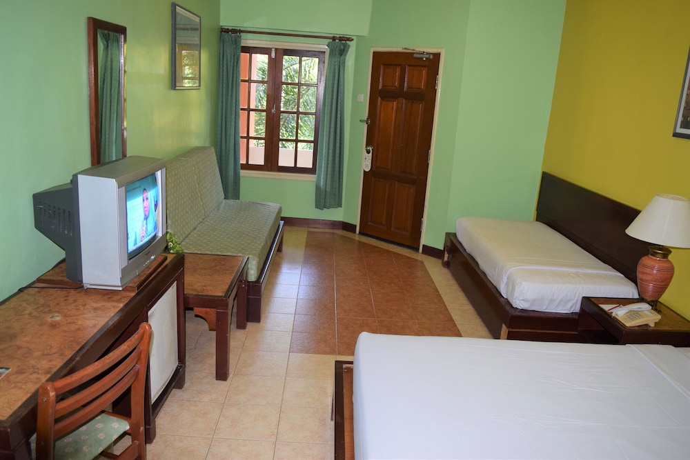 Bukit Merah Laketown Resort 8/43