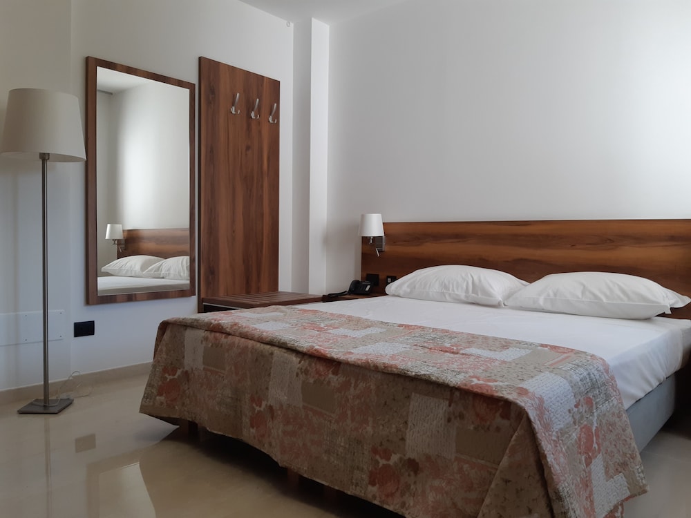 Morello Beach Hotel 13/50