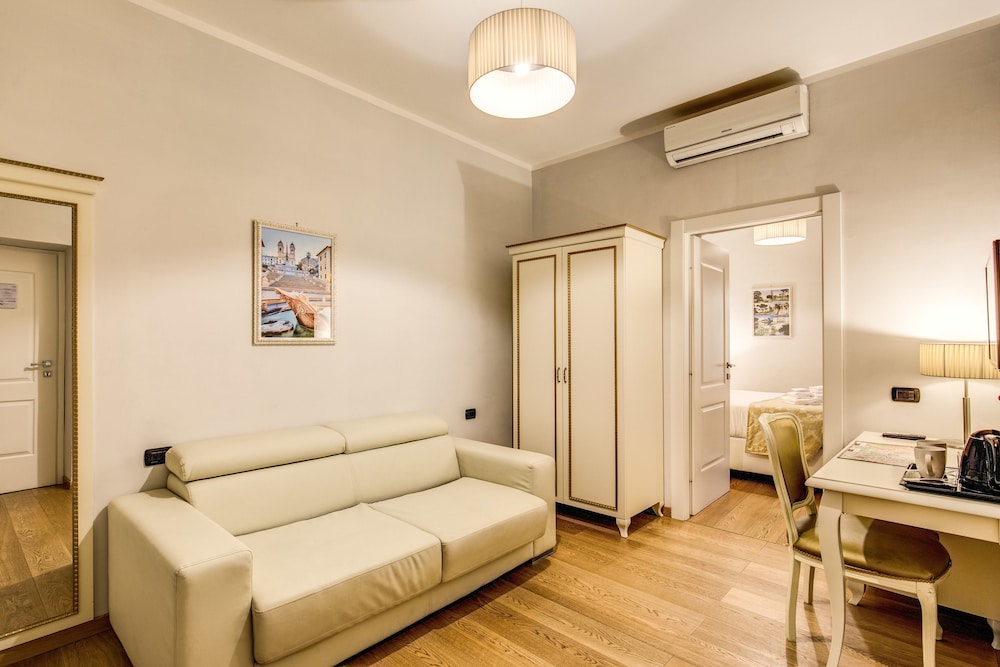 Gravina Suite Frattina 27/53