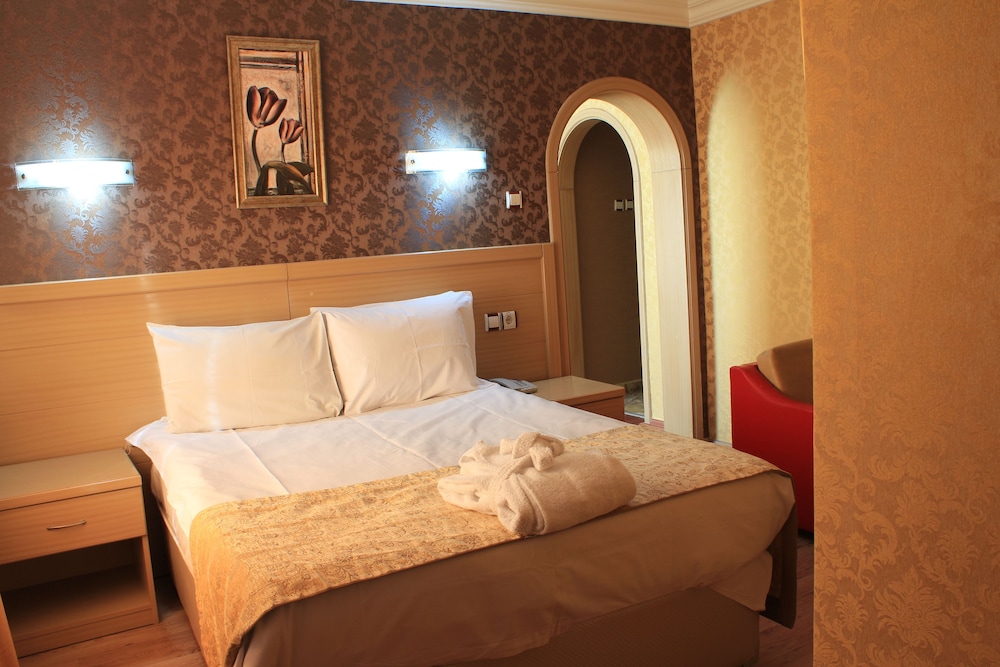 Royal Carine Hotel 8/19