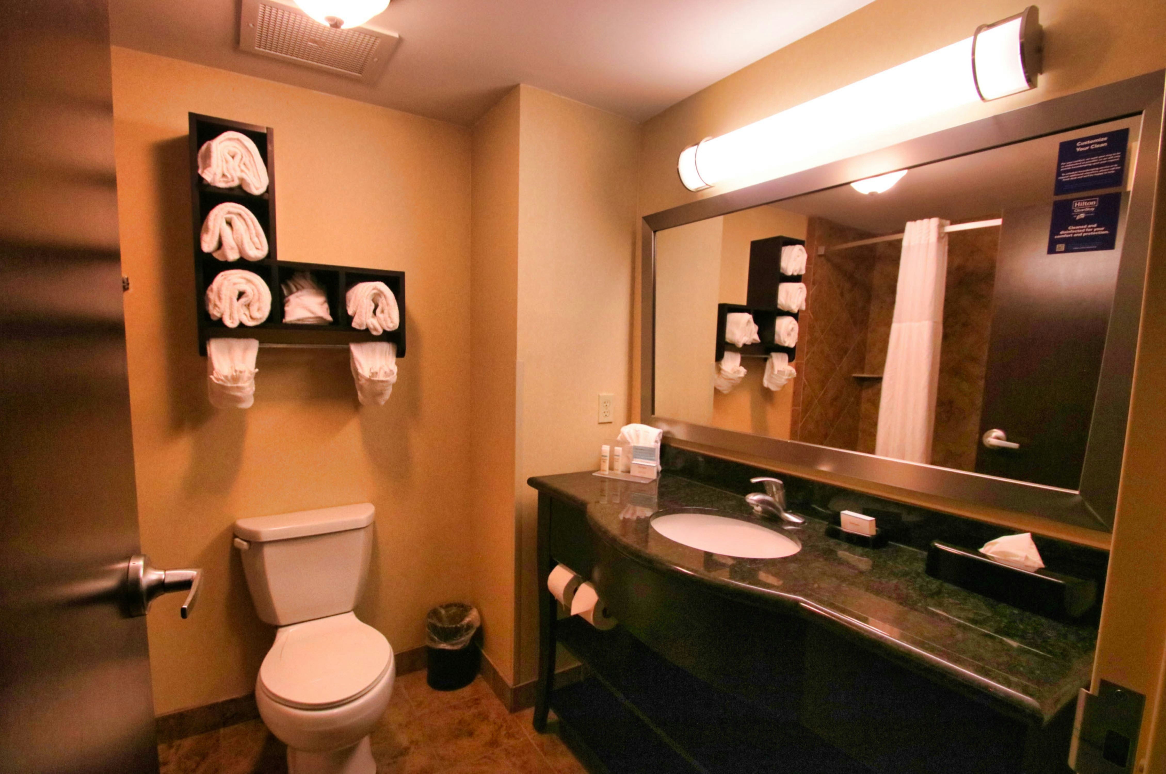 Room, King Bed, Hampton Inn & Suites Jacksonville - Beach Boulevard/Mayo Clinic Area 6/9