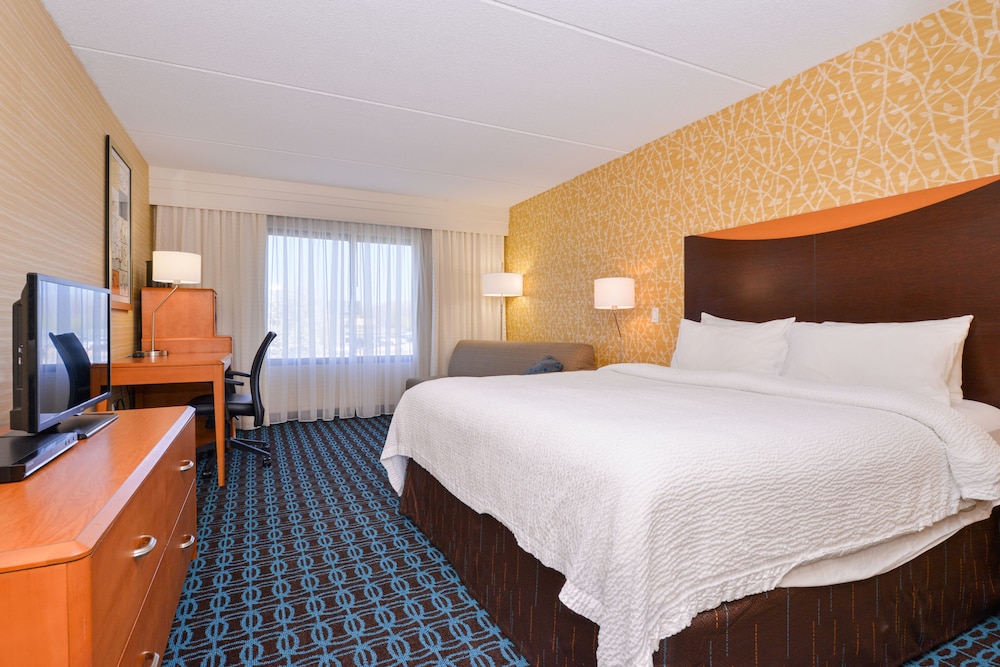 Fairfield Inn Marriott Rochester Airport 8/37
