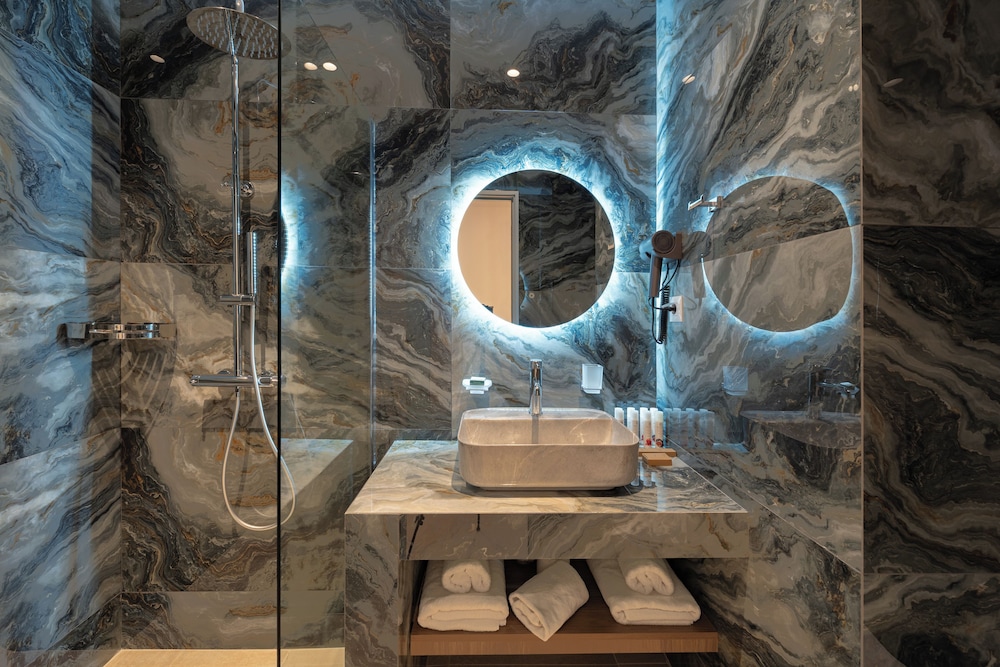 Philia Center Suites 44/73