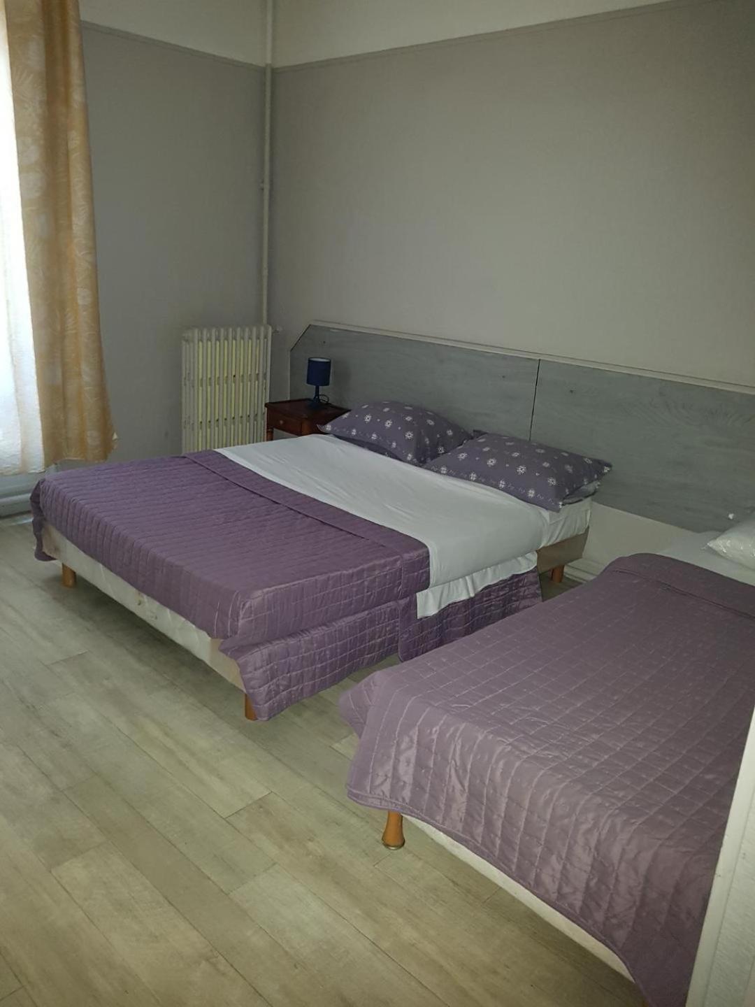 ROOM, QUADRUPLE