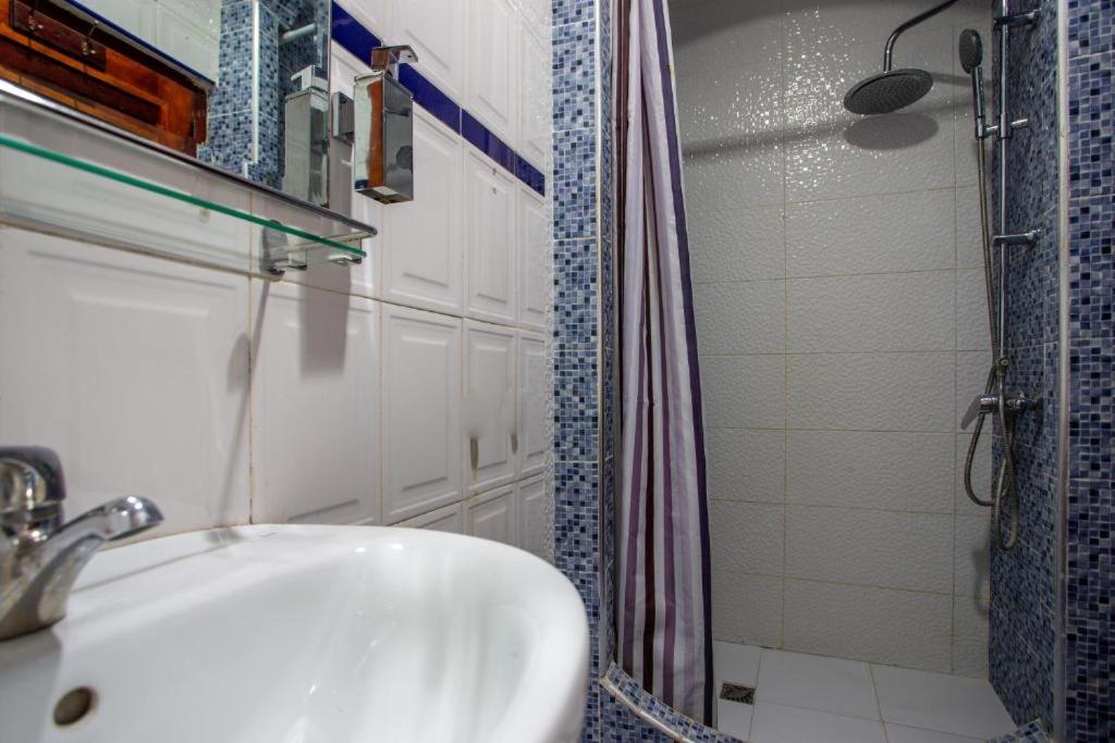 Standard, Twin Beds, Mountain View