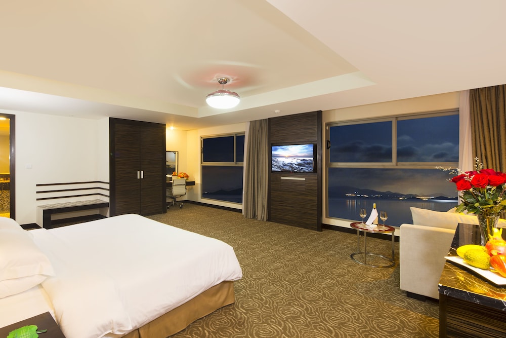 جناح تنفيذي بسرير مزدوج بإطلالة على البحر، Havana Nha Trang Hotel 3/5