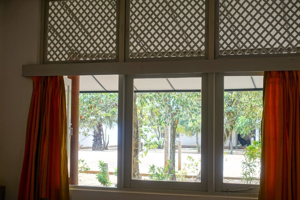 Nilaveli Beach Hotel 3/50