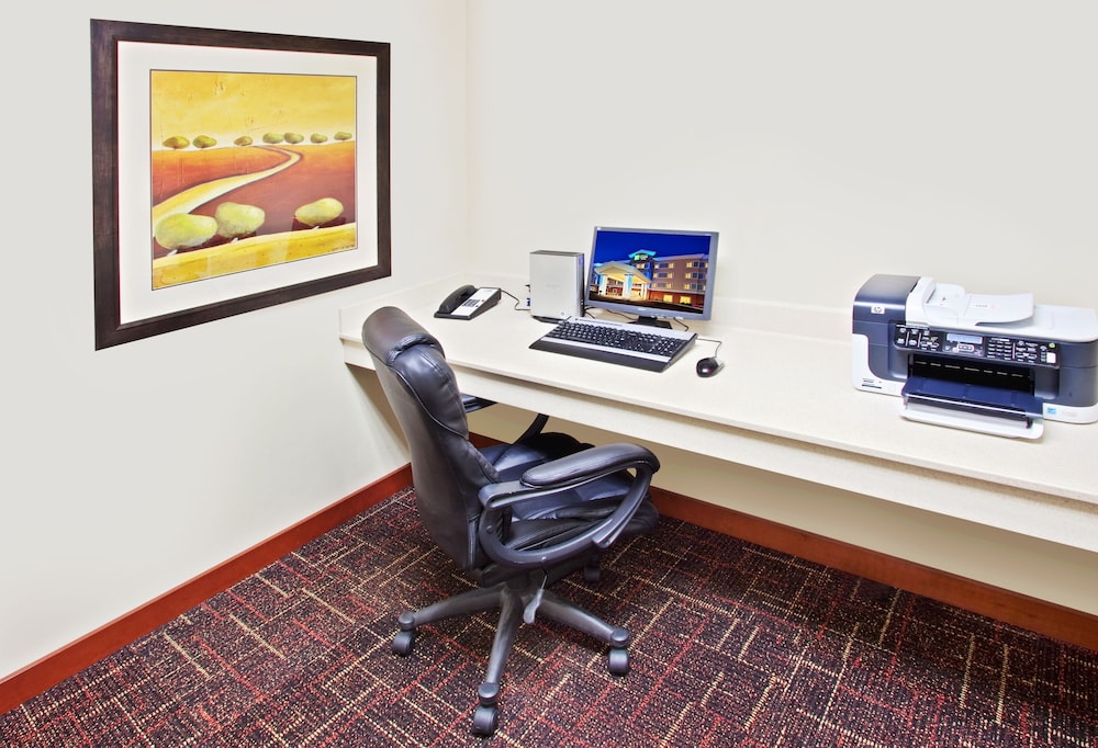 Holiday Inn Express Hotel and Suites Chehalis-Centralia 54/67