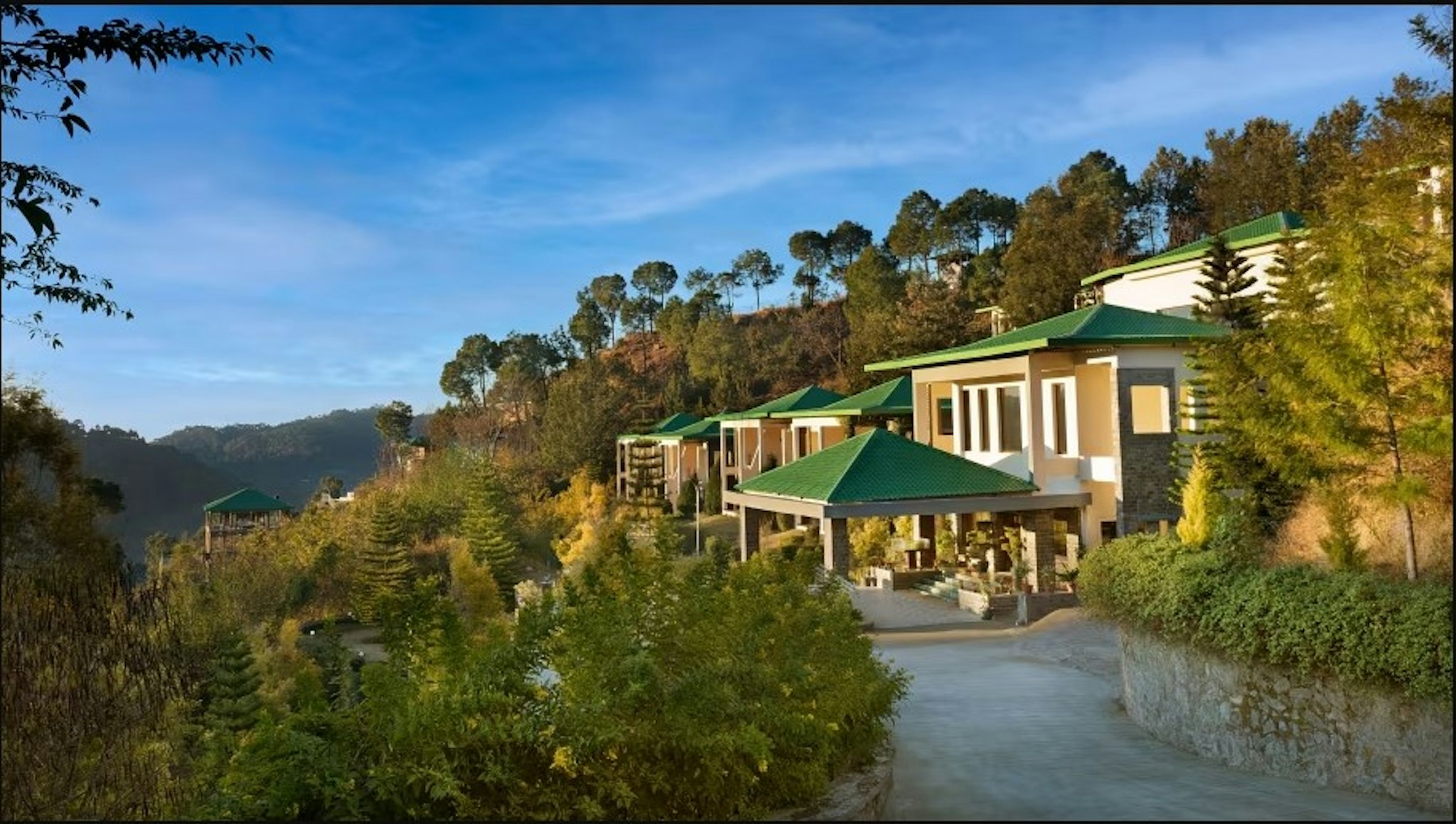 SURYA VILAS LUXURY SPA & RESORT 23/25