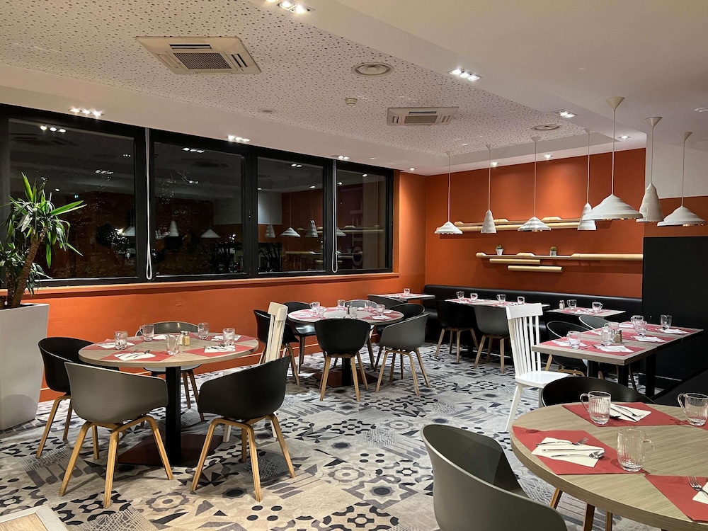 restaurant cafeteria