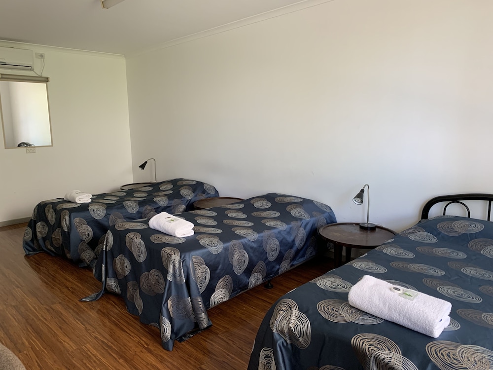 Beaconsfield Lodge Motel 28/66