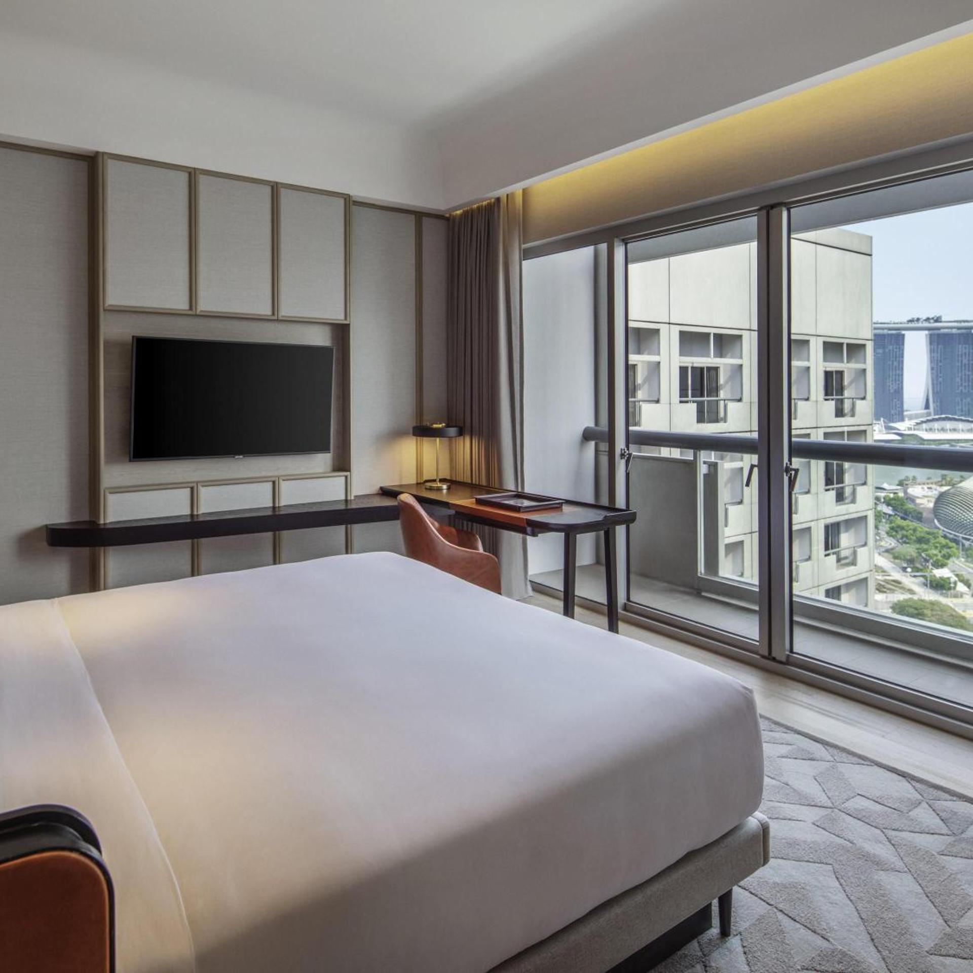 Governor, Suite, King Bed, 3 Balconies, Lounge Access
