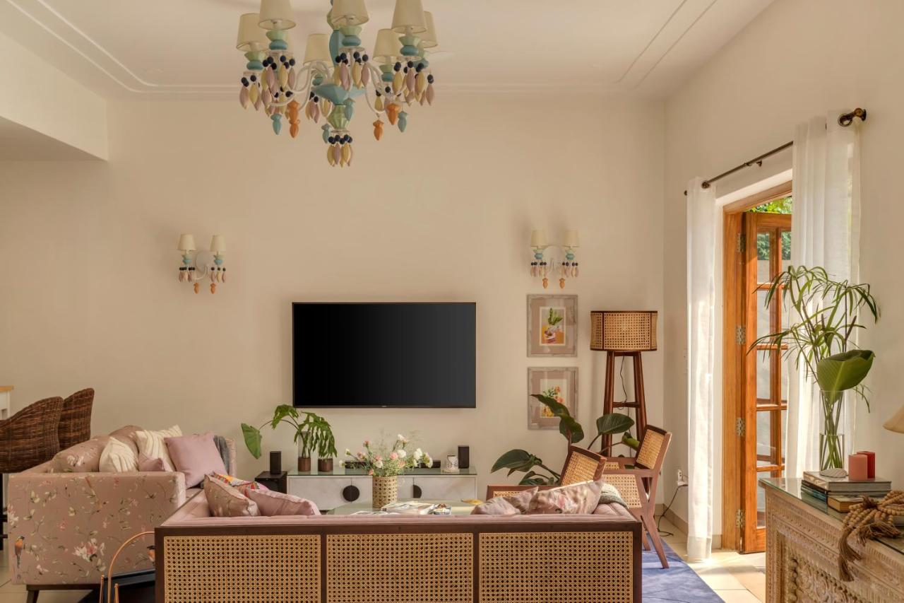 ELIVAAS 4 BHK with Pvt pool and Bar PinkSky 45/56