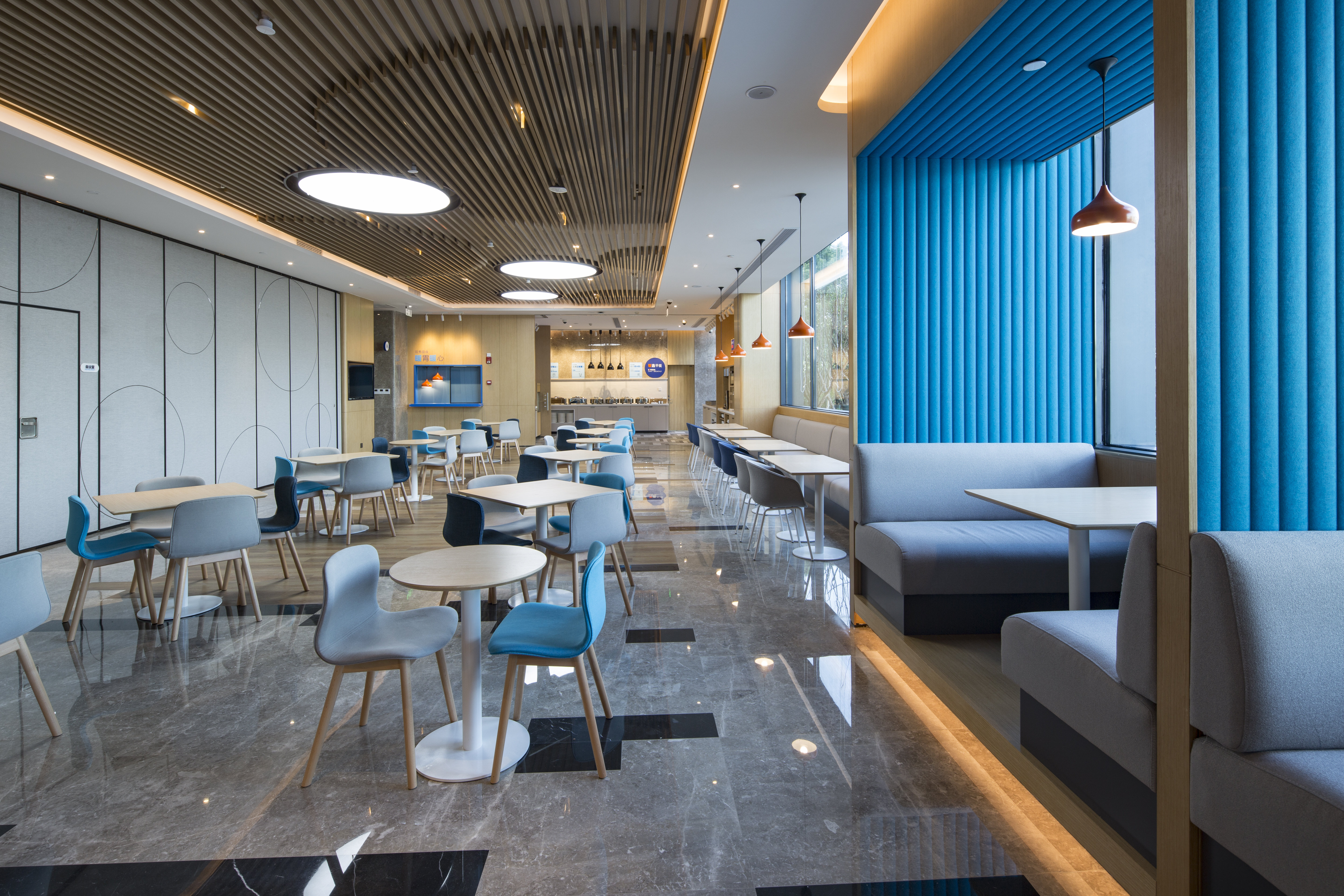 Holiday Inn Express Shanghai Kangqiao 17/33