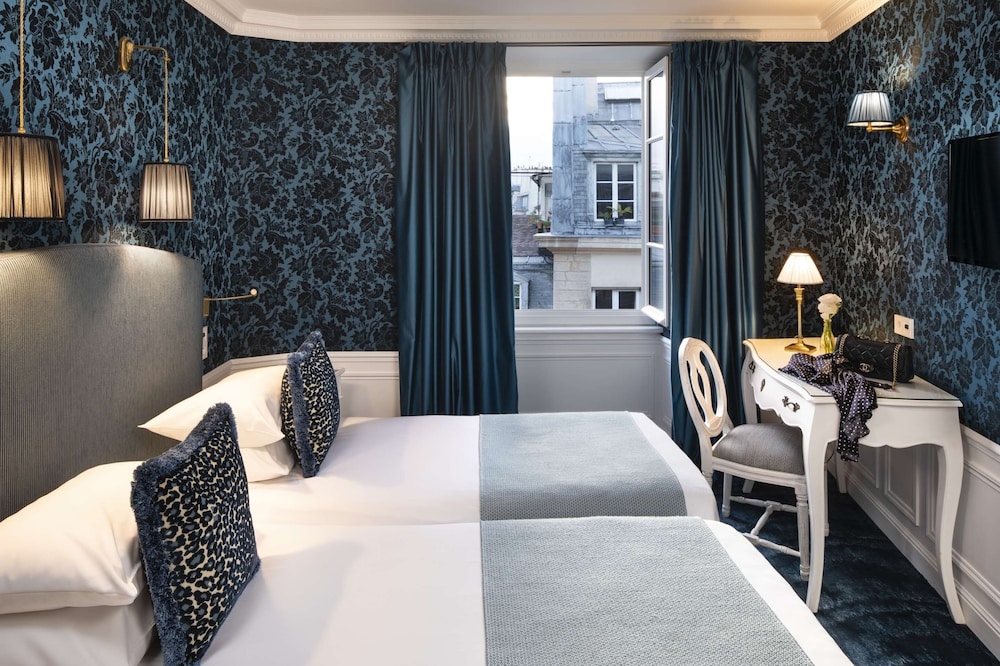 DELUXE, DOUBLE BED