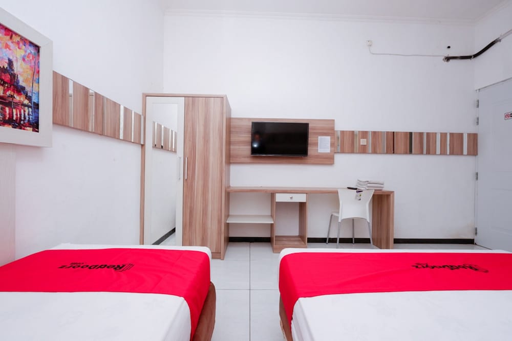 Reddoorz Near Plaza Simpang Lima 24/32