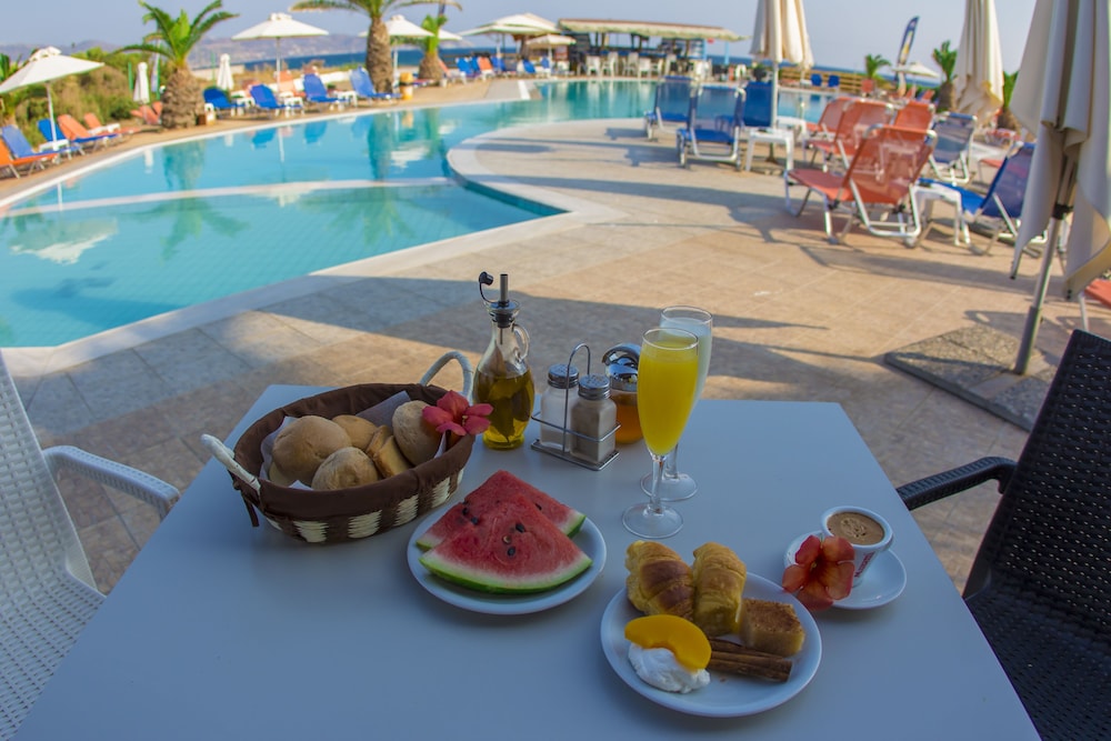 Akti Corali Hotel 40/44