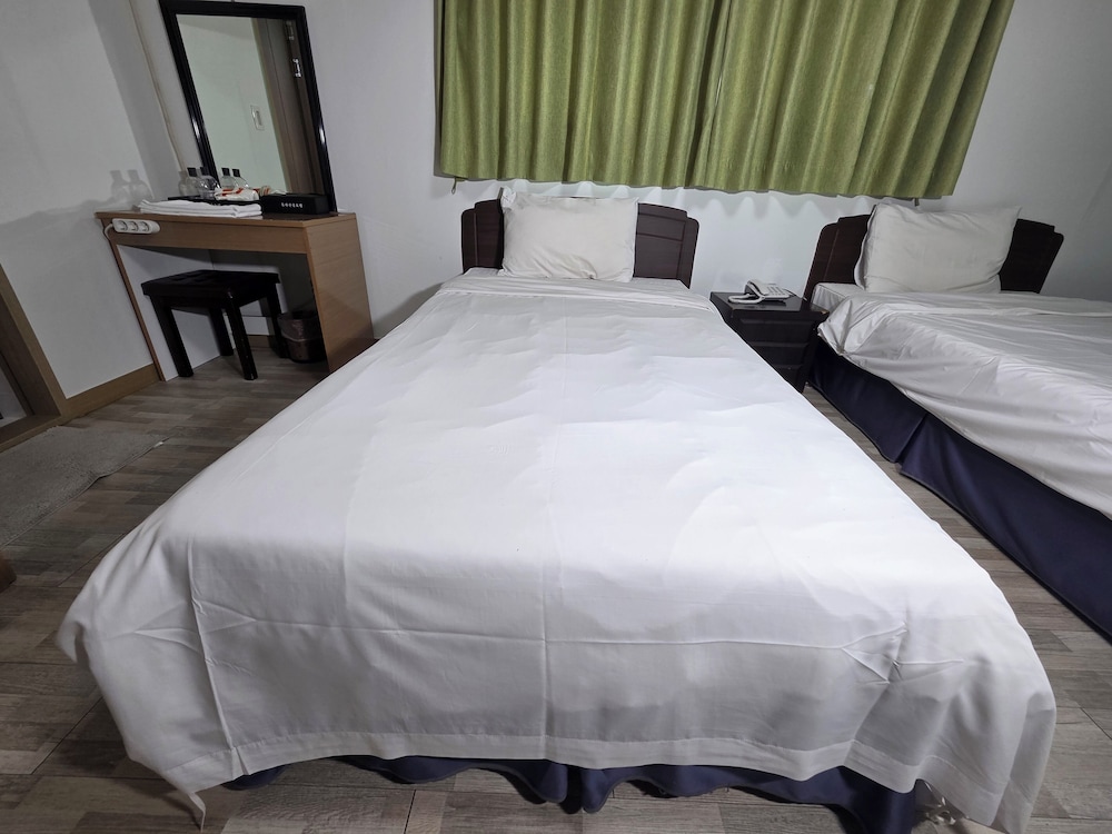 Olle Tourist Hotel 18/40